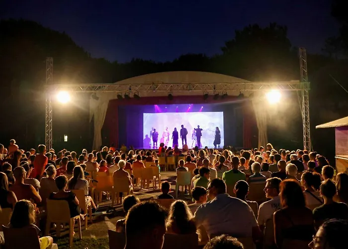 Il Tridente Village * ביביונה